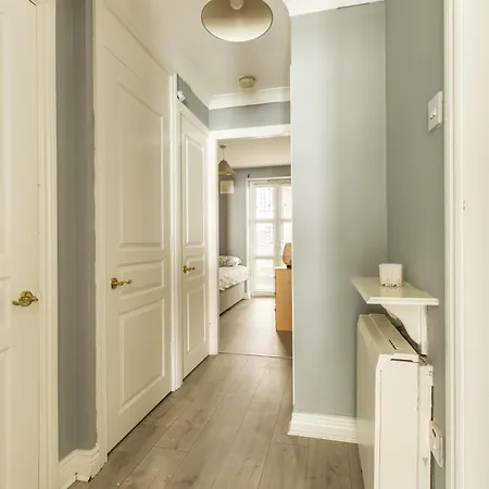 Modern Elegant With Parking Appartement