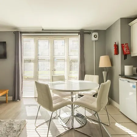 Modern Elegant With Parking Apartment Dublin