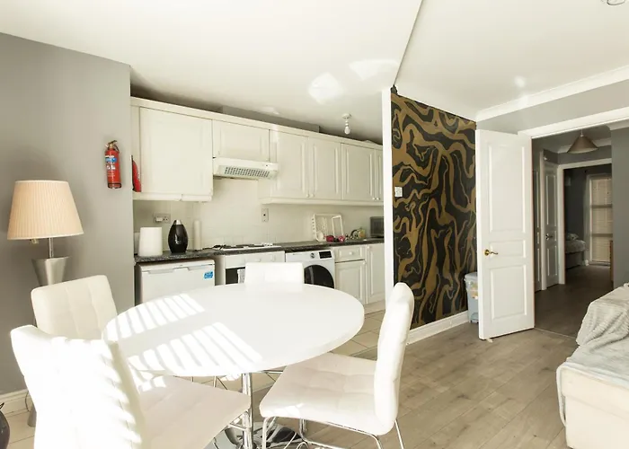 Modern Elegant With Parking Lejlighed *