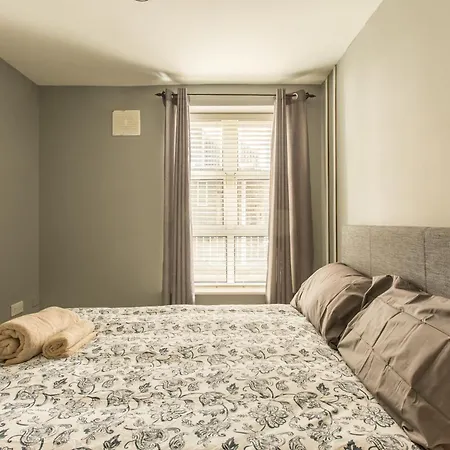 Modern Elegant With Parking *